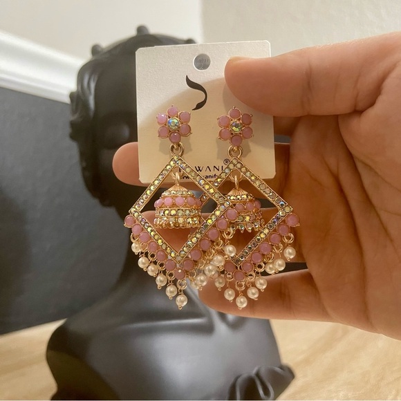 Elegant Lavender Pink and Gold Dangle Earrings - Picture 4 of 5